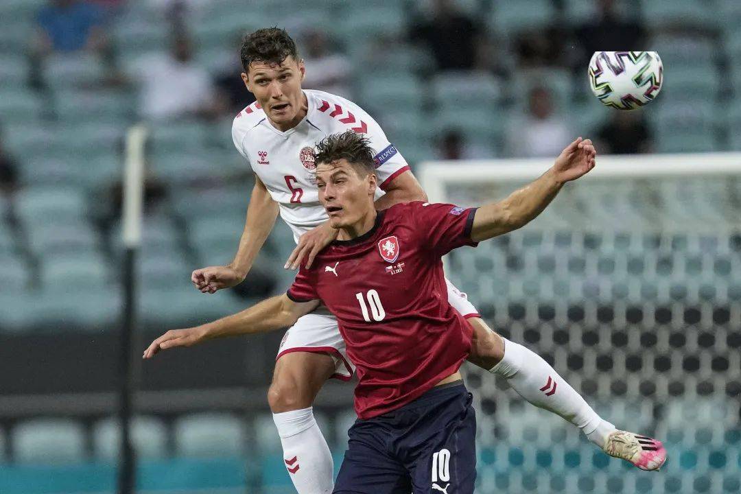 包含捷克击败英格兰奇迹逆转晋级的词条