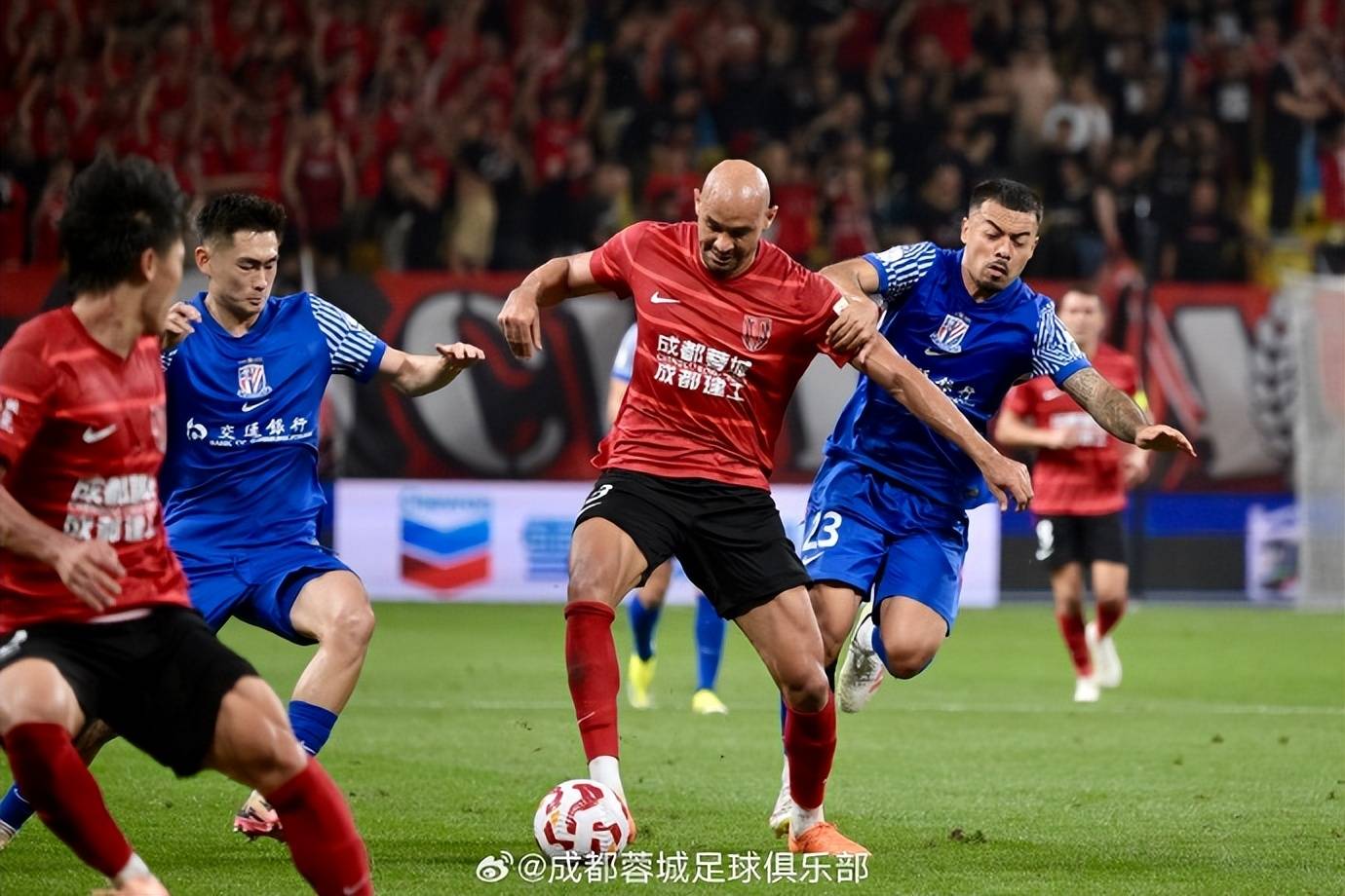 精彩足球比赛赛场局势扑朔迷离 精彩足球比赛赛场局势扑朔迷离