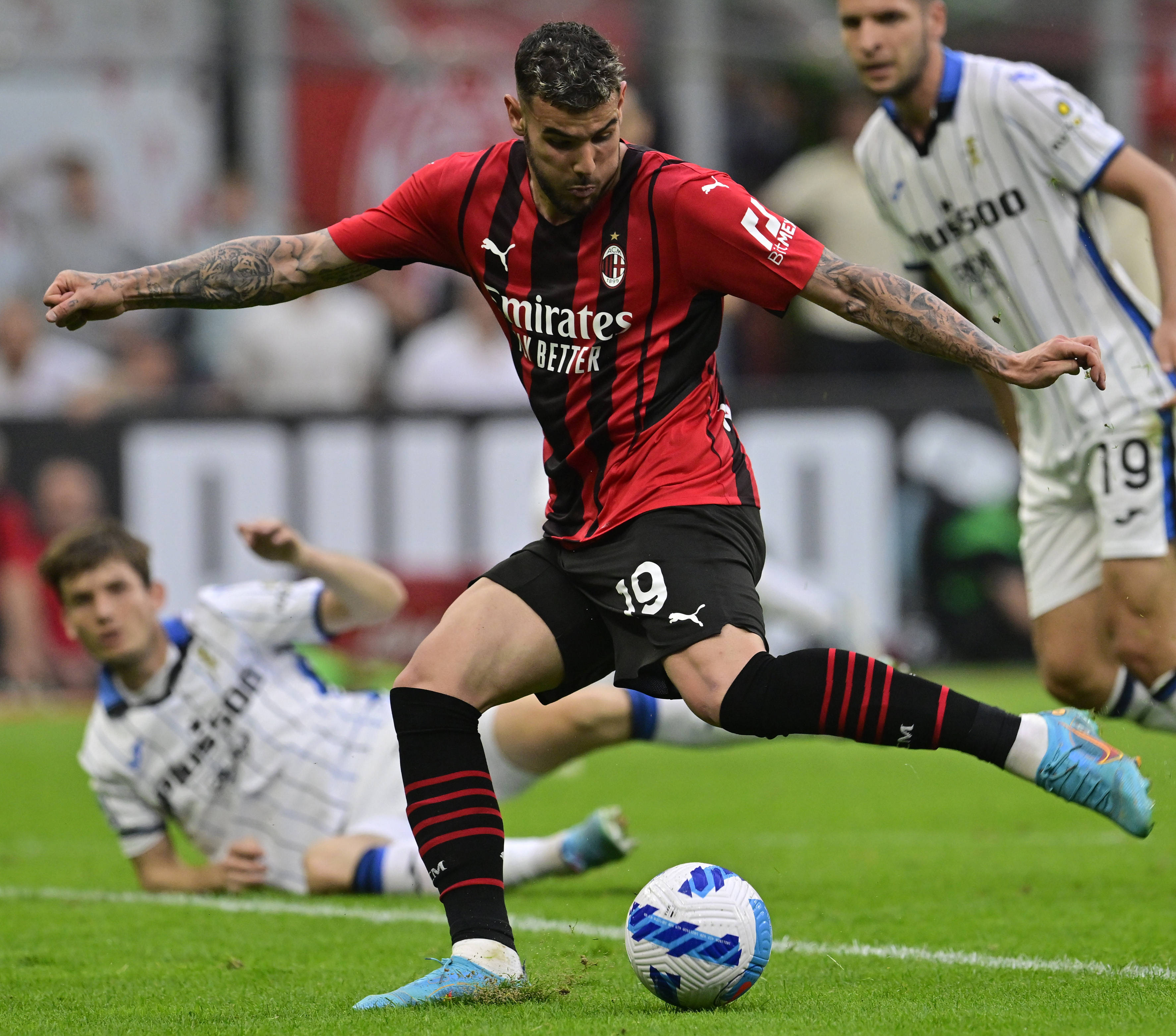 AC米兰胜势不可挡意甲争霸日益激烈的简单介绍 AC米兰胜势不可挡意甲争霸日益激烈的简单介绍