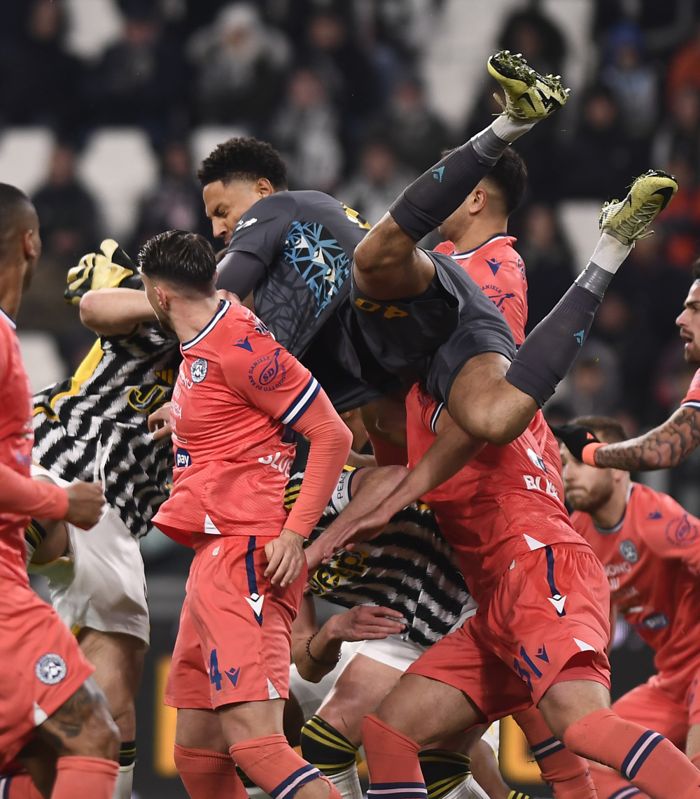 尤文客场大胜乌迪内斯，继续领跑