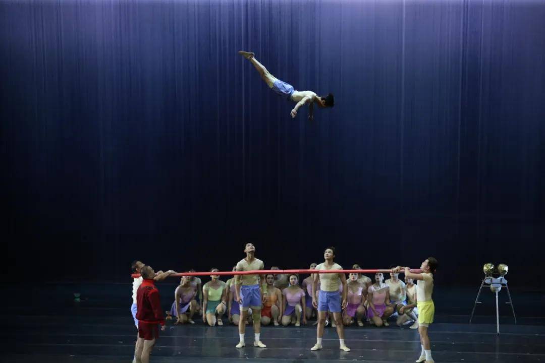 精湛技艺!精彩表现震撼全场观众的简单介绍 精湛技艺!精彩表现震撼全场观众的简单介绍