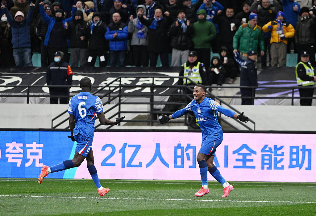 同城德比!两支球队激烈对决 同城德比!两支球队激烈对决