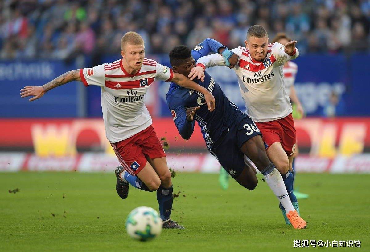 汉堡球迷为球队送行，祝福未来比赛