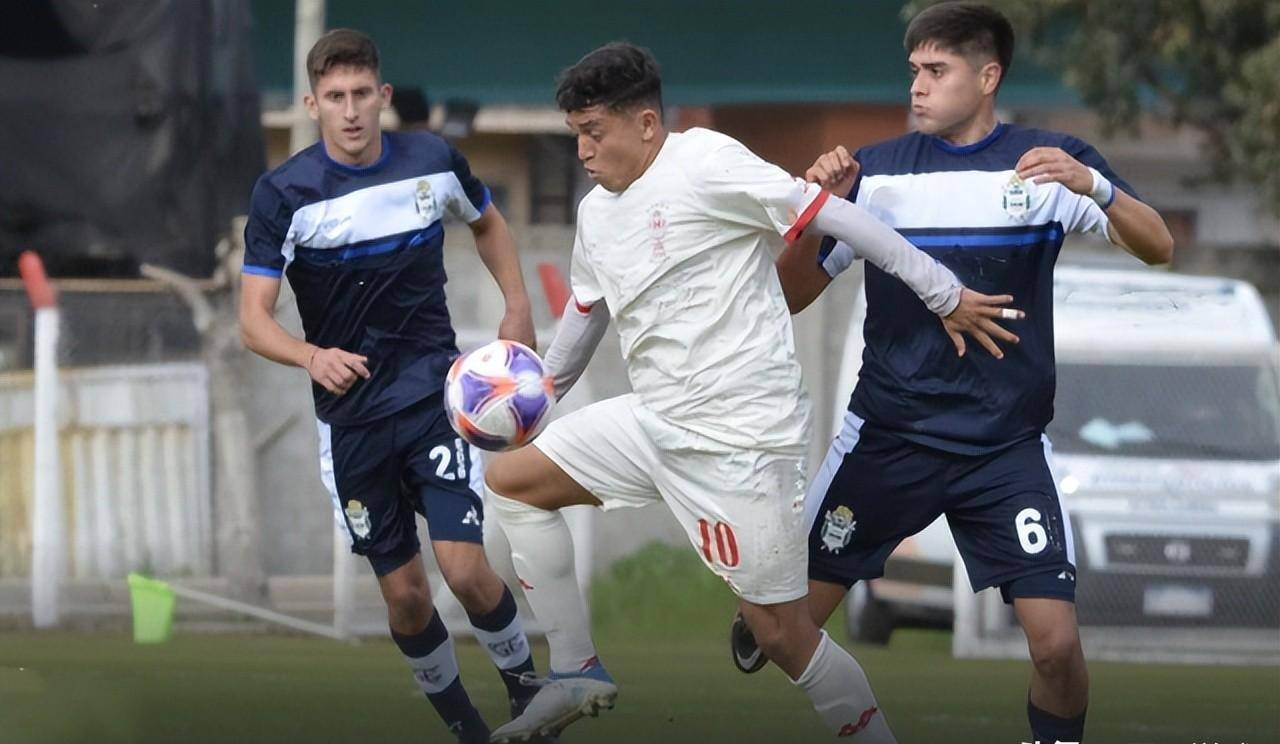 阿根廷体操选手惊艳亮相赢得全场掌声 阿根廷体操选手惊艳亮相赢得全场掌声