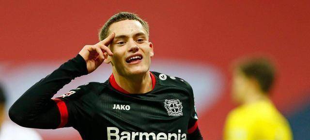 包含勒沃库森客场小胜，继续紧咬德甲前三的词条