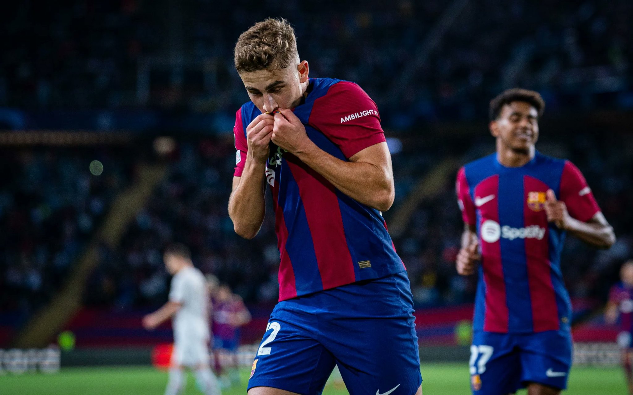 包含巴萨新签约球员初露锋芒，锋线强劲的词条