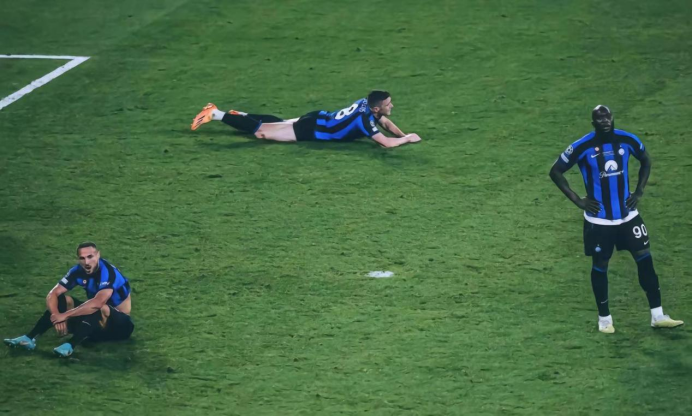 曼城问鼎欧冠,瓜迪奥拉狂欢庆功的简单介绍 曼城问鼎欧冠,瓜迪奥拉狂欢庆功的简单介绍