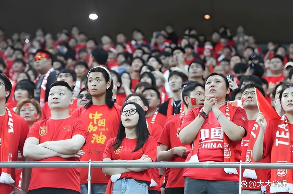 国内足球联赛引起广泛关注,球迷热情高涨 国内足球联赛引起广泛关注,球迷热情高涨