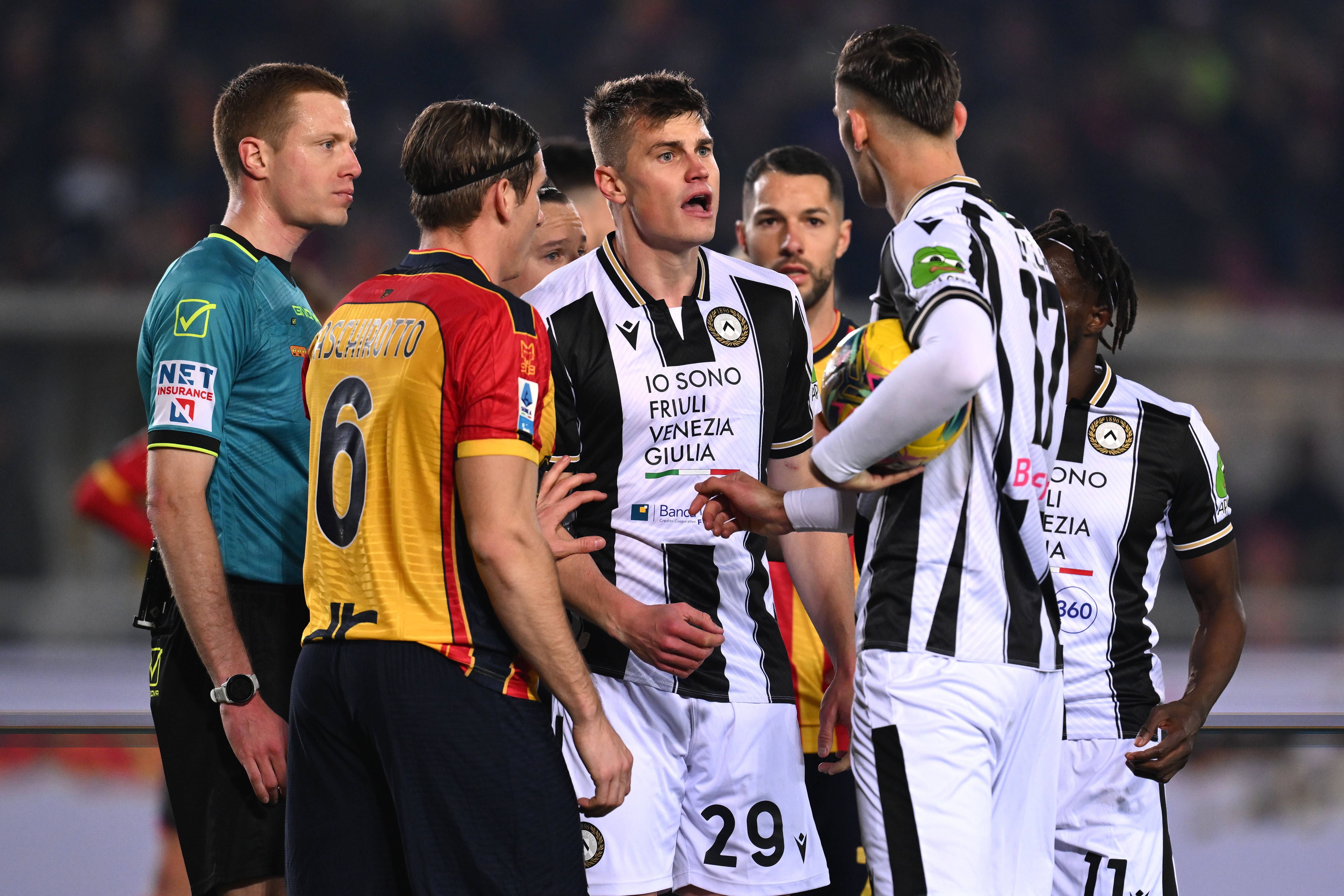 乌迪内斯客场逼平国际米兰,表现令人瞩目 乌迪内斯客场逼平国际米兰,表现令人瞩目