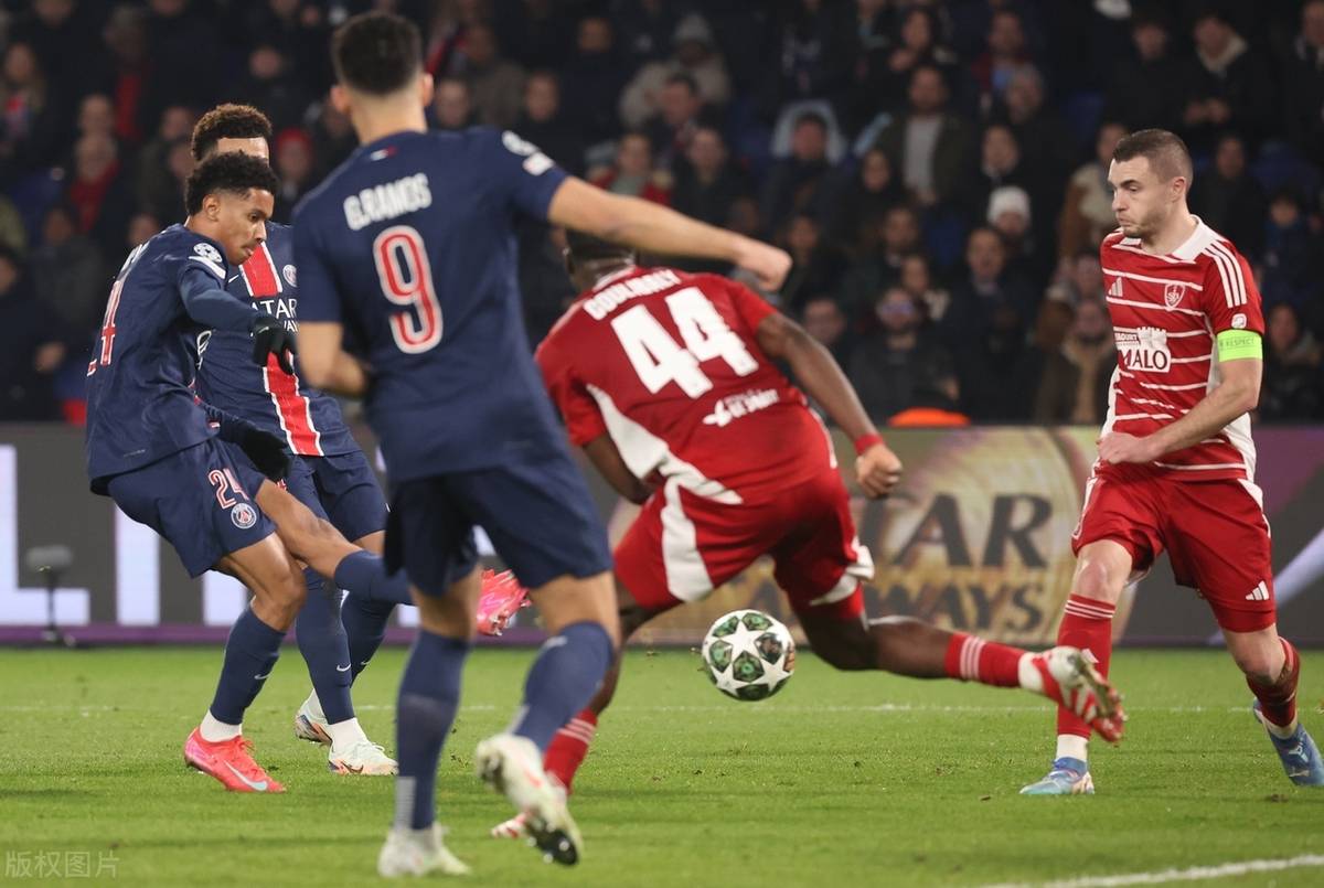 巴黎圣日耳曼大胜布鲁日,雄姿英发 巴黎圣日耳曼大胜布鲁日,雄姿英发