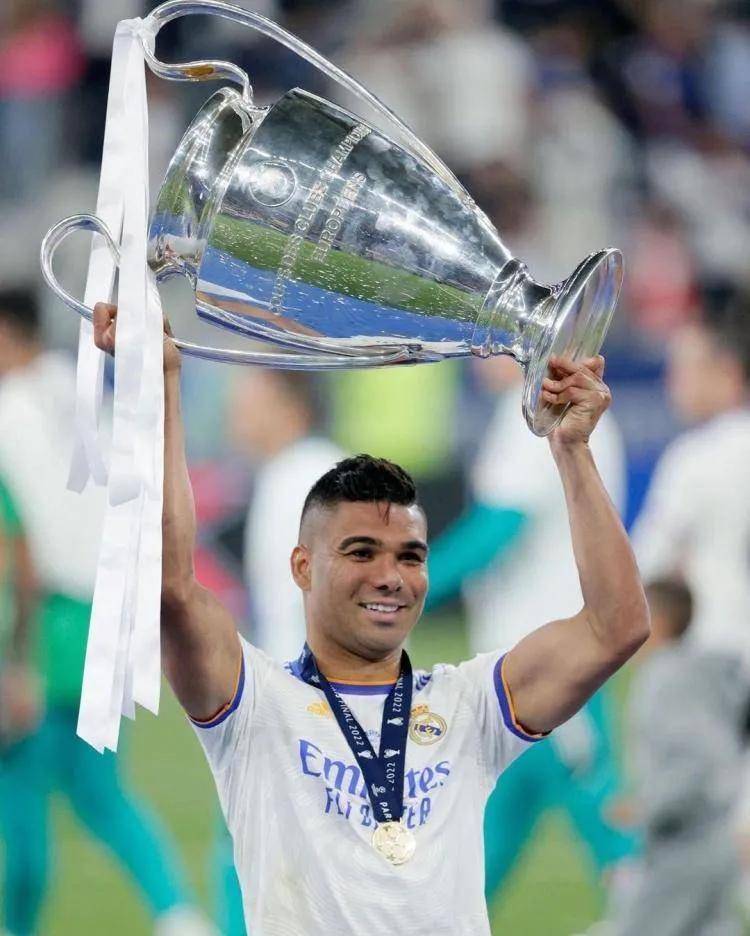 阿贾克斯队员在比赛中力挽狂澜 阿贾克斯队员在比赛中力挽狂澜