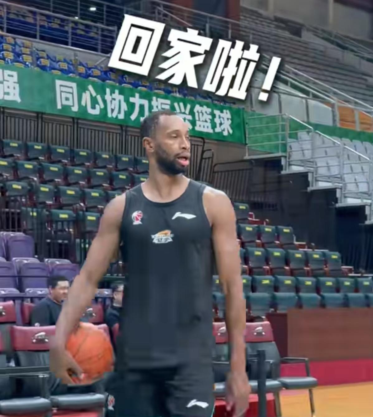 辽宁男篮在比赛中斗志昂扬，取得胜利的简单介绍