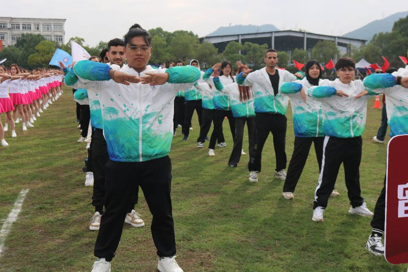 激情比赛火爆进行,体育精神赢得掌声 激情比赛火爆进行,体育精神赢得掌声