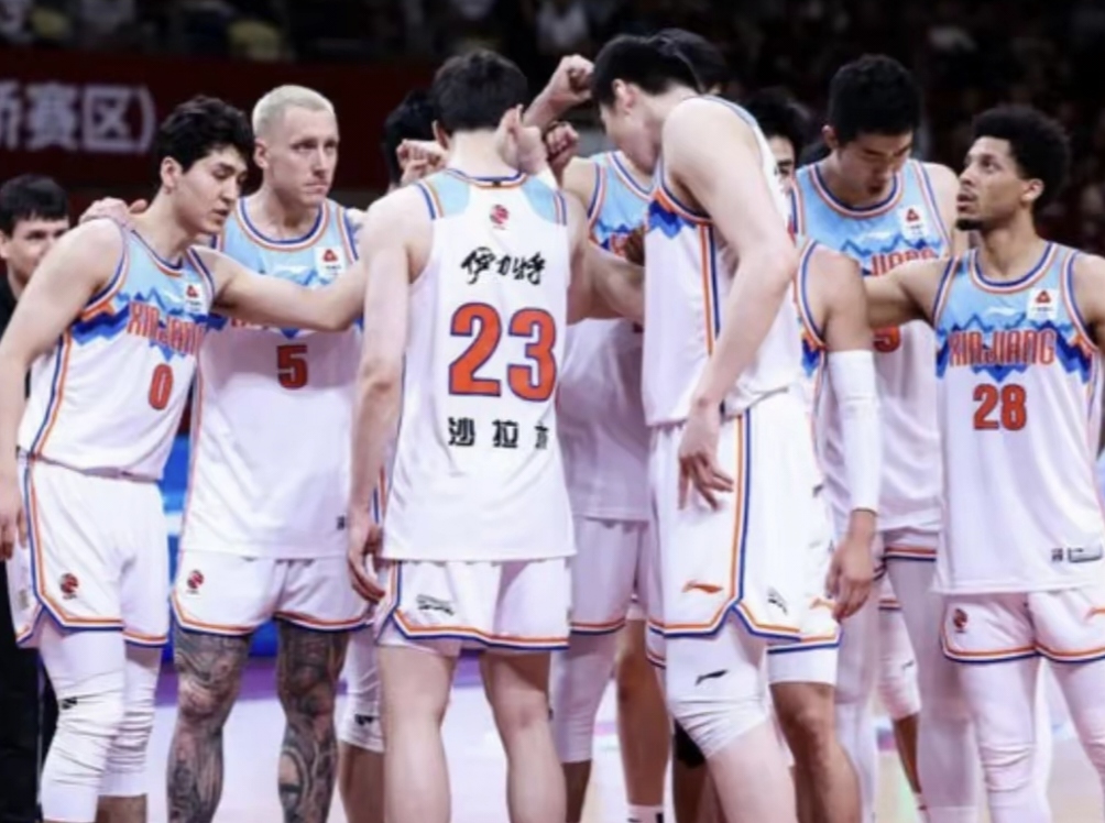 乌克兰国家队以微弱优势晋级下一轮比赛 乌克兰国家队以微弱优势晋级下一轮比赛