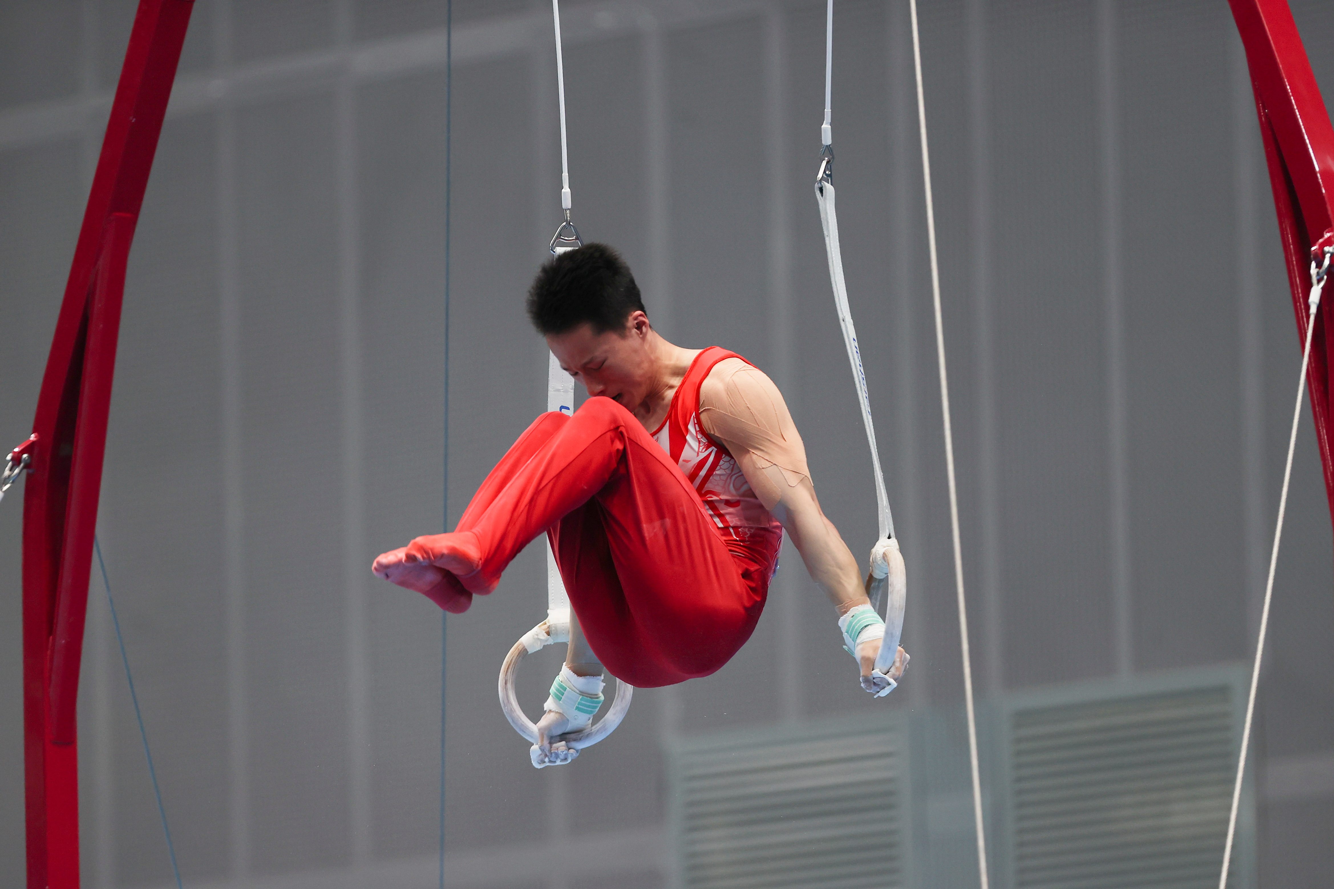 体操运动员在比赛中创造新纪录 体操运动员在比赛中创造新纪录