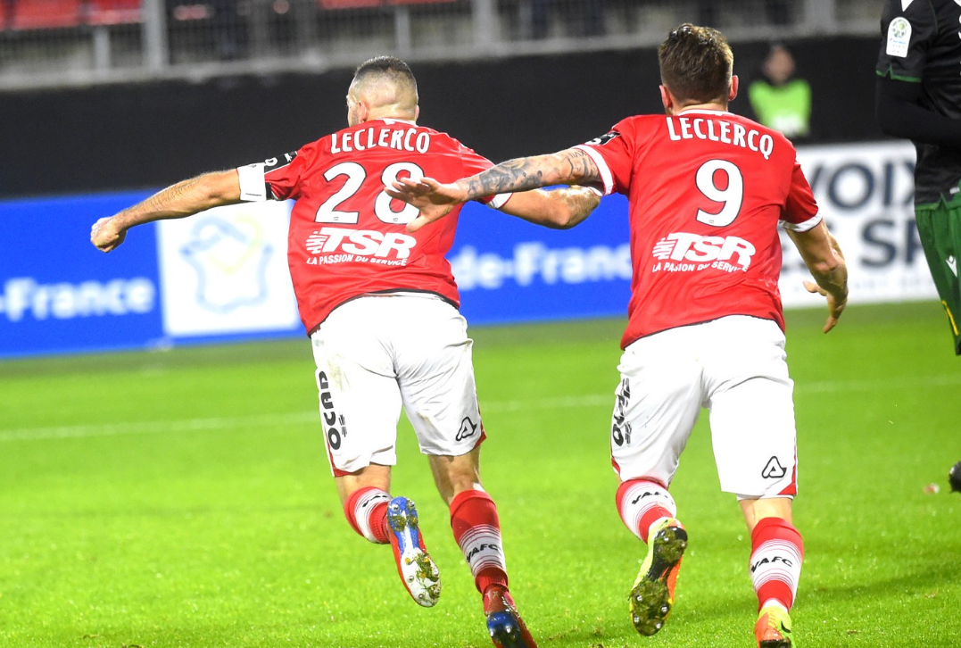 瓦朗谢纳主场惨败,榜首位置稍有动摇 瓦朗谢纳主场惨败,榜首位置稍有动摇