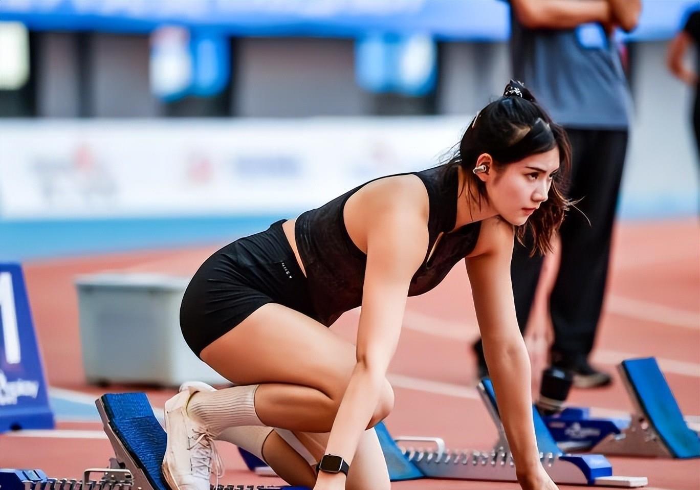 体操冠军闪耀赛场壮丽瞬间令人动容 体操冠军闪耀赛场壮丽瞬间令人动容