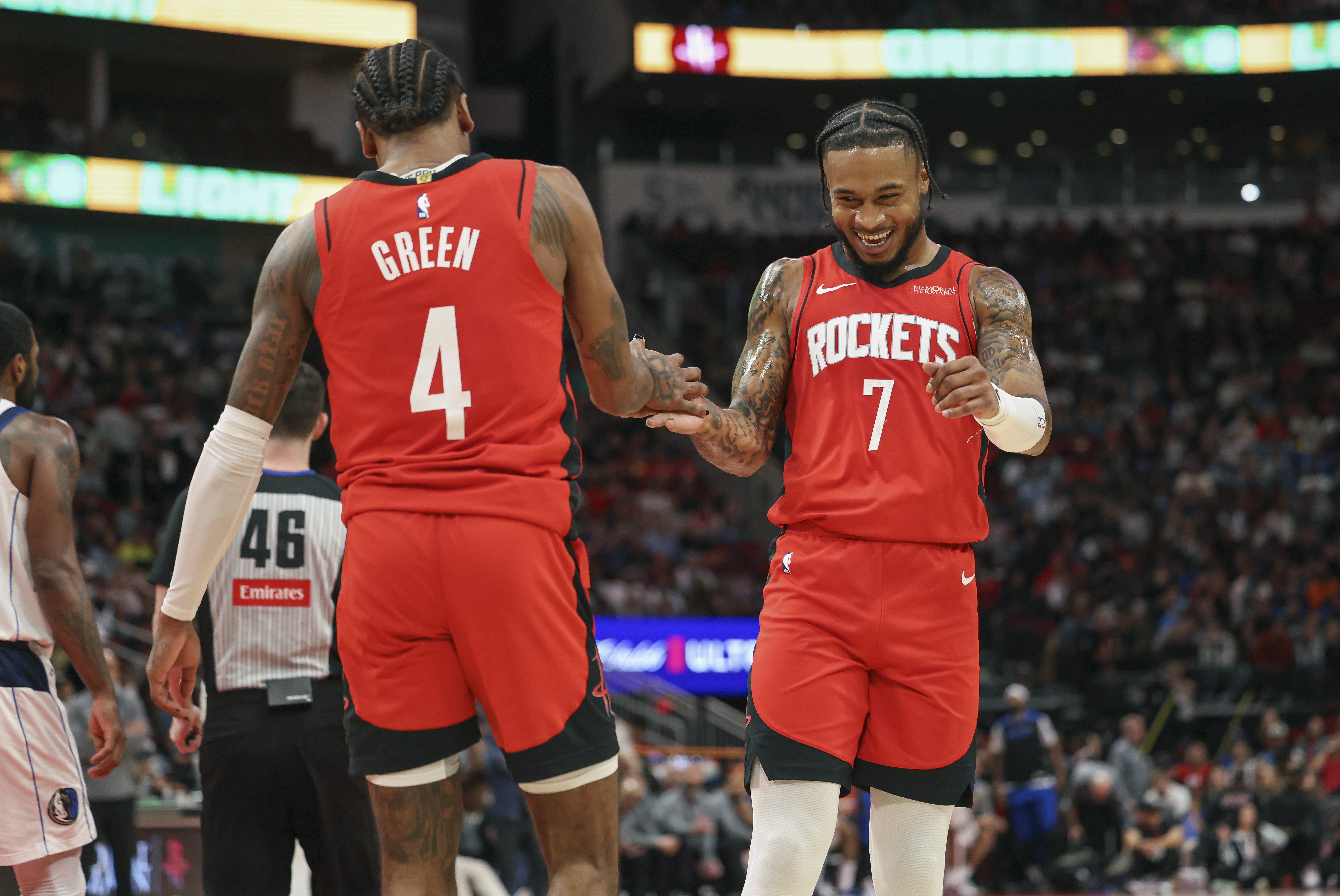 火箭惨遭76人逆转,再创新低 火箭惨遭76人逆转,再创新低